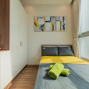 - Vinhomes Park, Landmark 81 Area & Ice Skating Rink 호치민